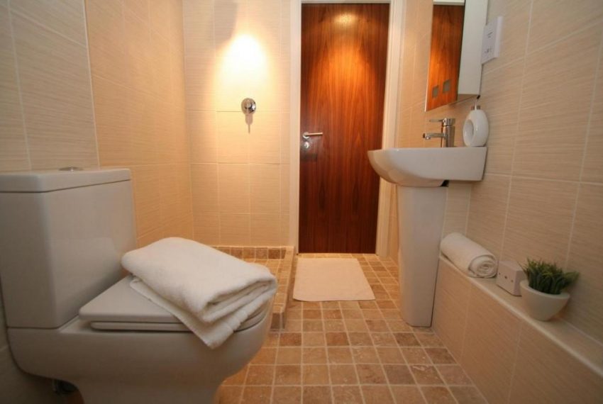 UB8YyF_BTkyo-zr3pytotQ